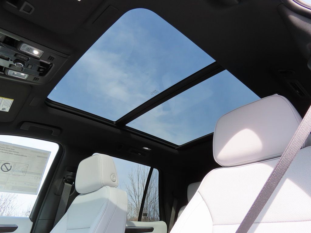 New 2026 Chevrolet Tahoe Premier w/ Sun And Tow Package AWD/4WD image 7