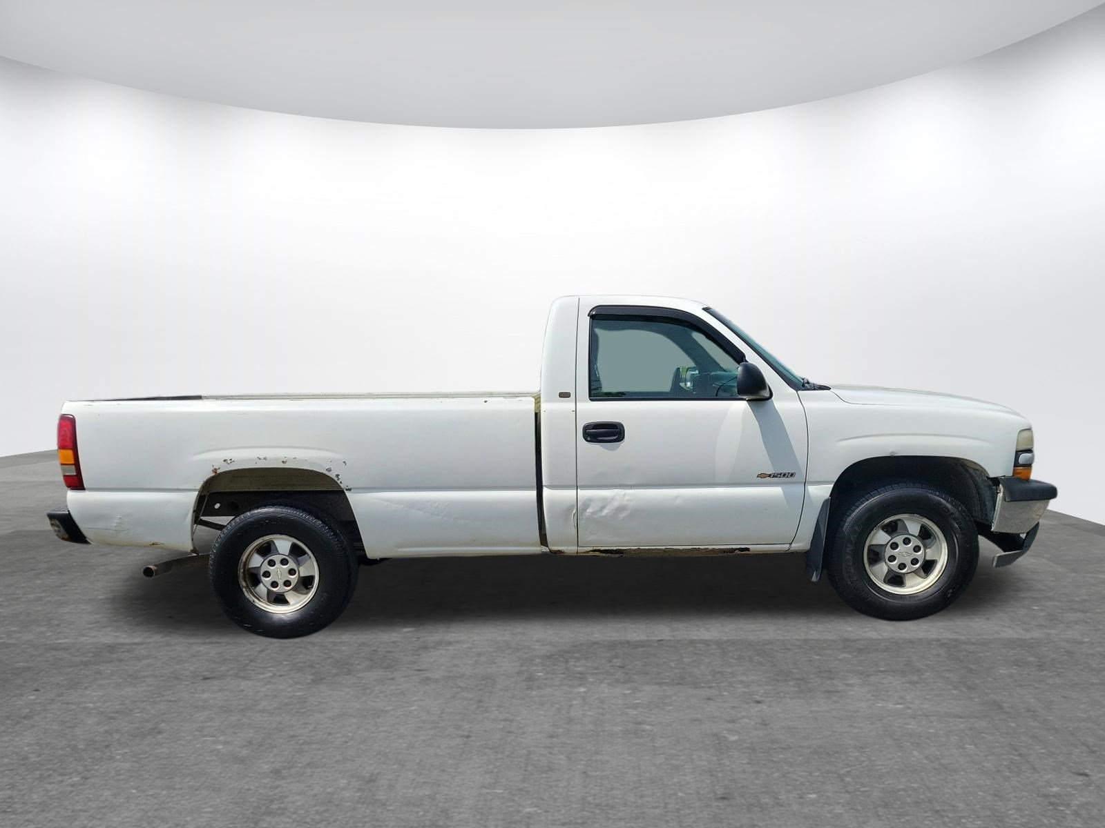 Used 2001 Chevrolet Silverado 1500 4x4 Regular Cab w/ Firm Ride Suspension Pkg image 2
