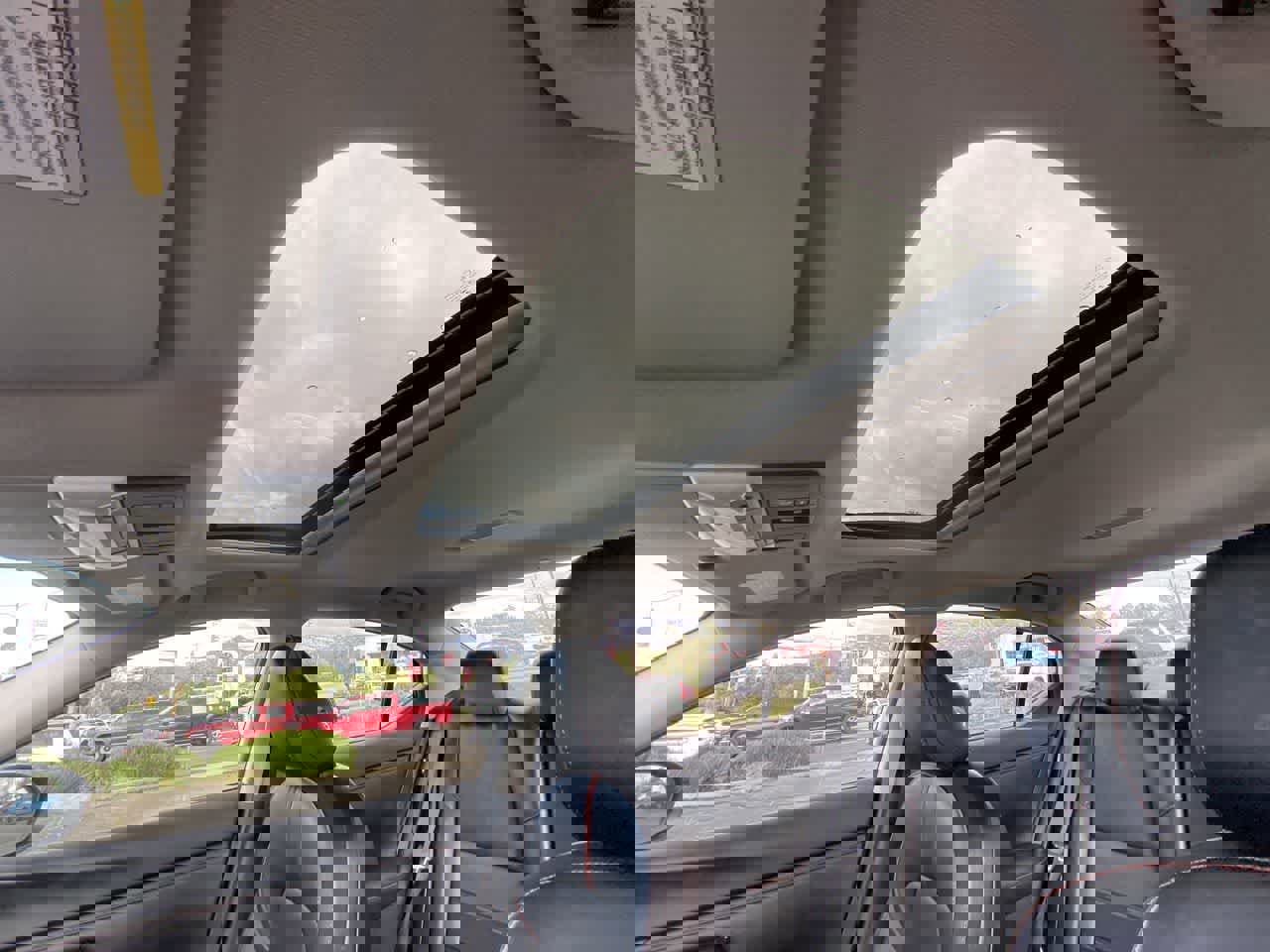 Used 2025 Nissan Sentra SR w/ SR Premium Package FWD image 21