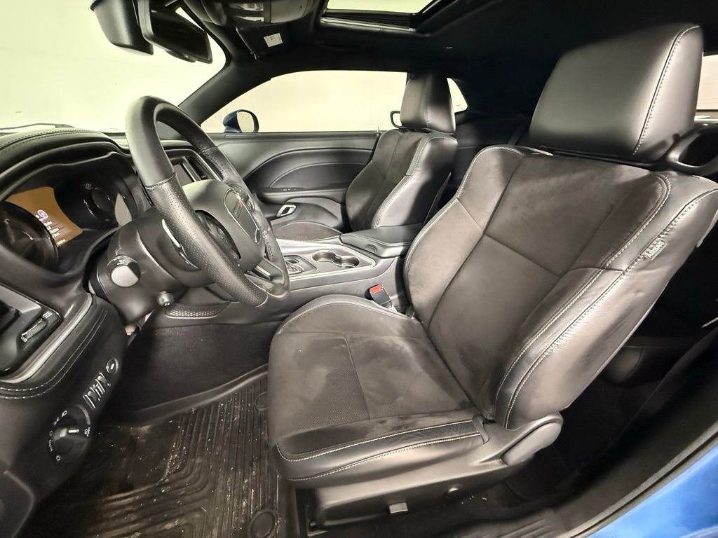 Used 2022 Dodge Challenger R/T w/ Plus Package image 6