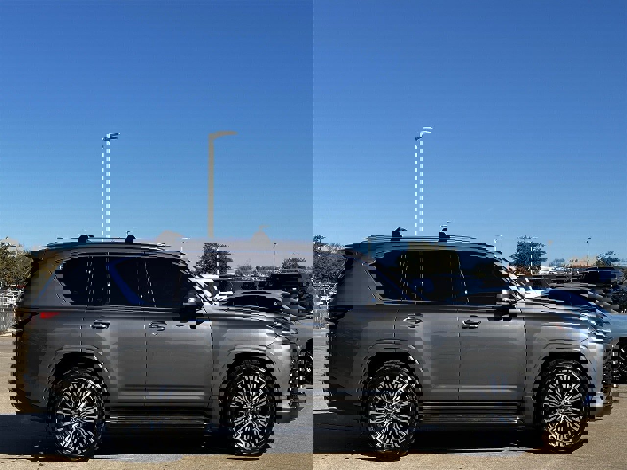 Used 2024 Lexus LX 600 4WD w/ Luxury Package image 3