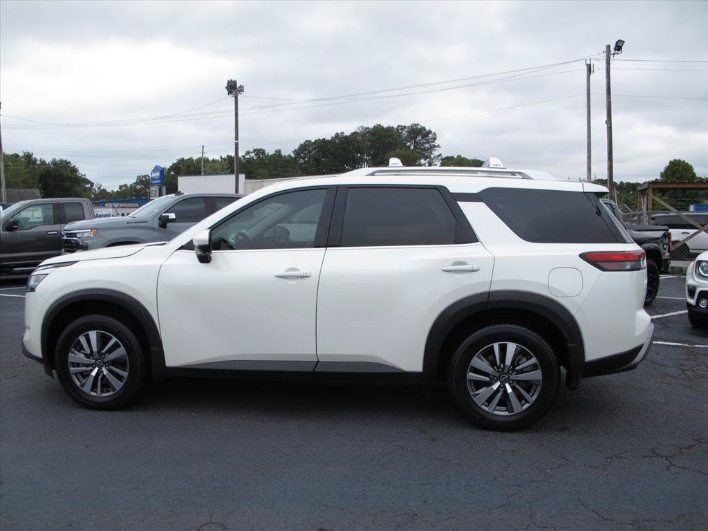 Used 2023 Nissan Pathfinder SL w/ Lighting Package (N92) FWD image 6