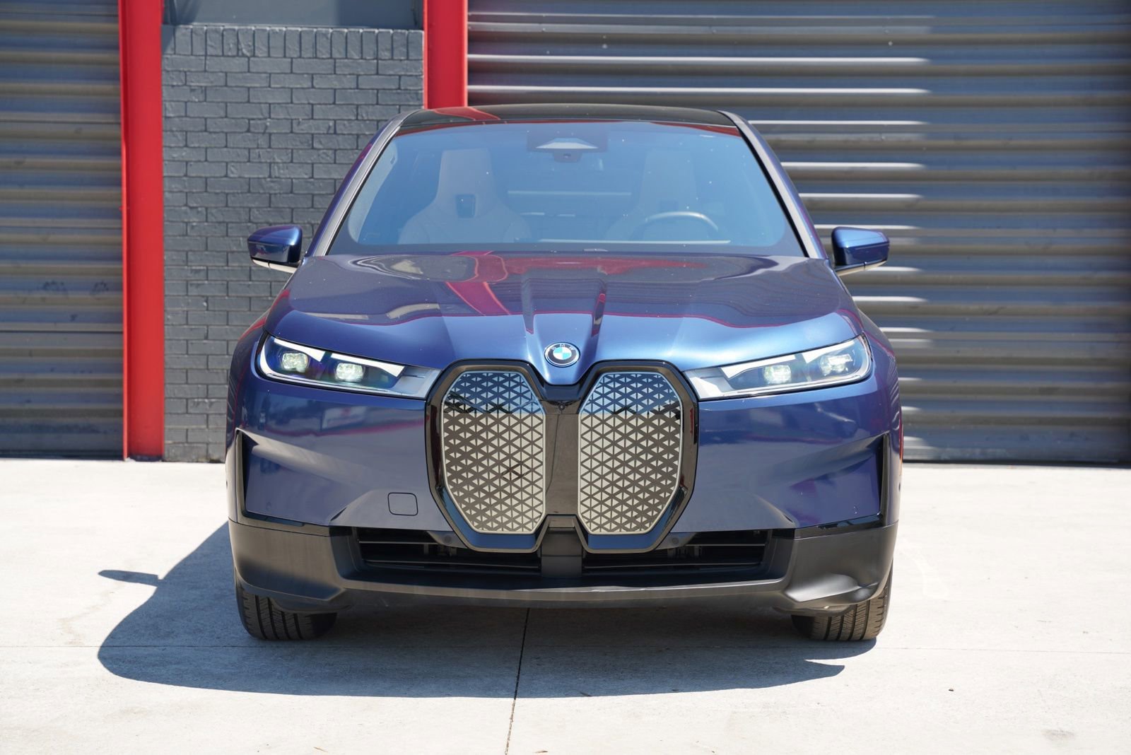 Used 2024 BMW iX xDrive50 w/ Premium Package image 2