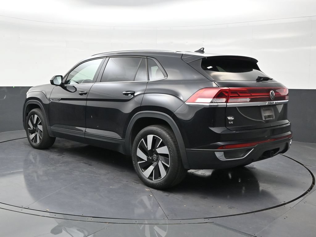 Used 2024 Volkswagen Atlas Cross Sport SE FWD image 3