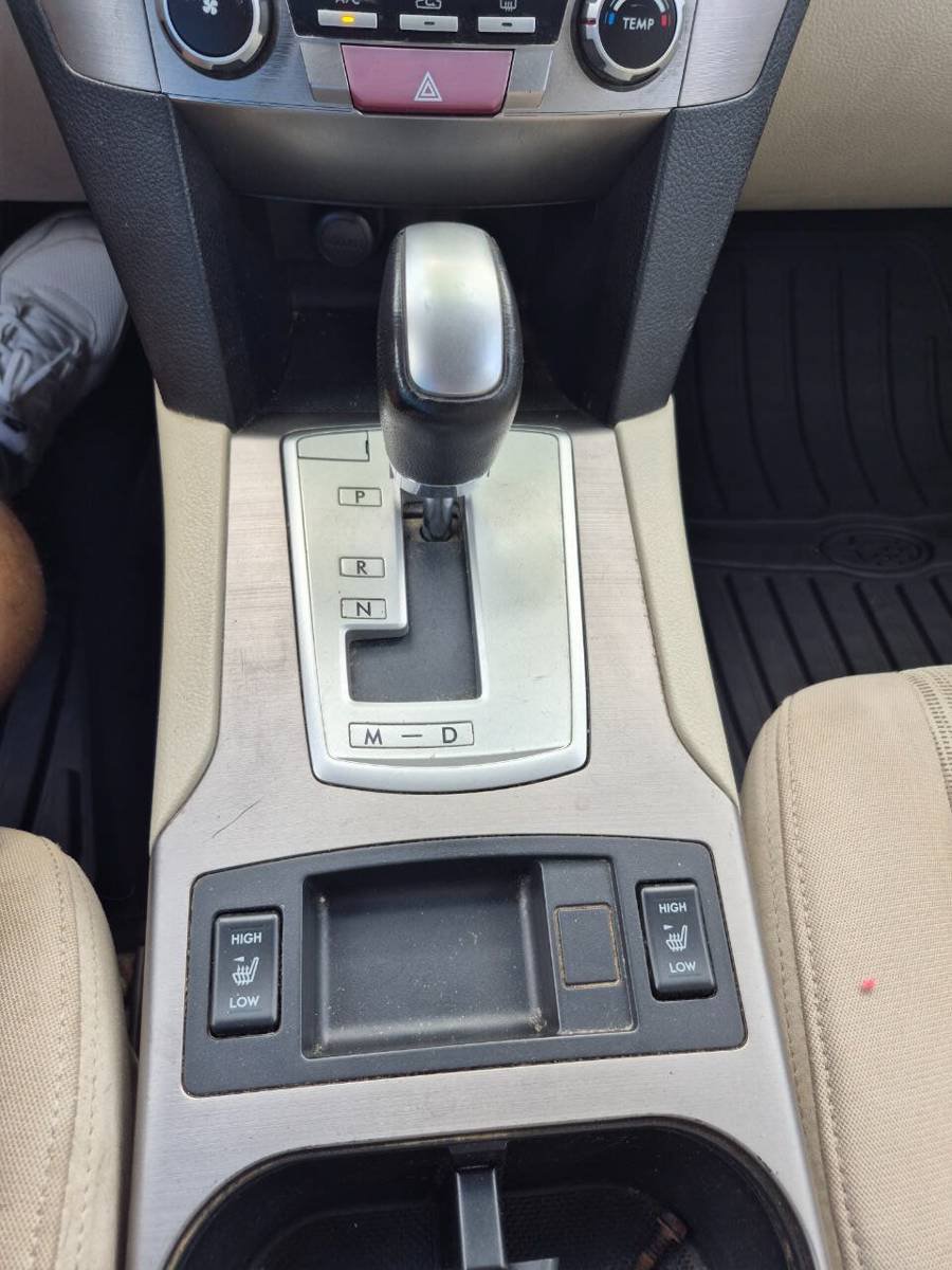 Used 2014 Subaru Outback 2.5i Premium w/ Moonroof Package AWD/4WD image 18