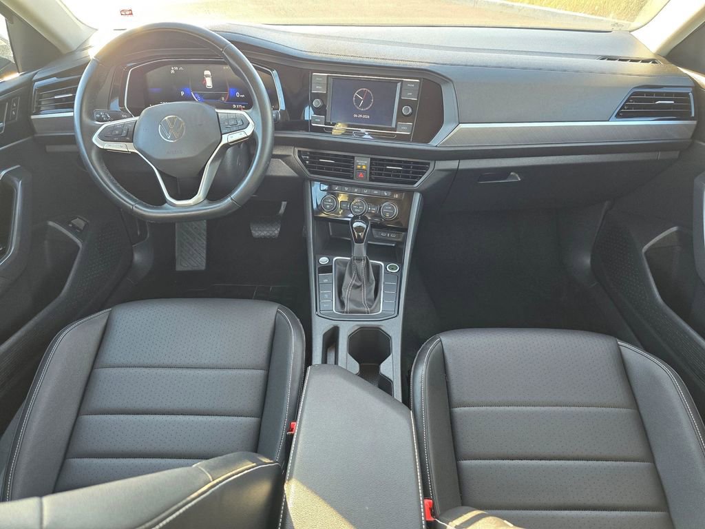 Used 2024 Volkswagen Jetta SE FWD image 11