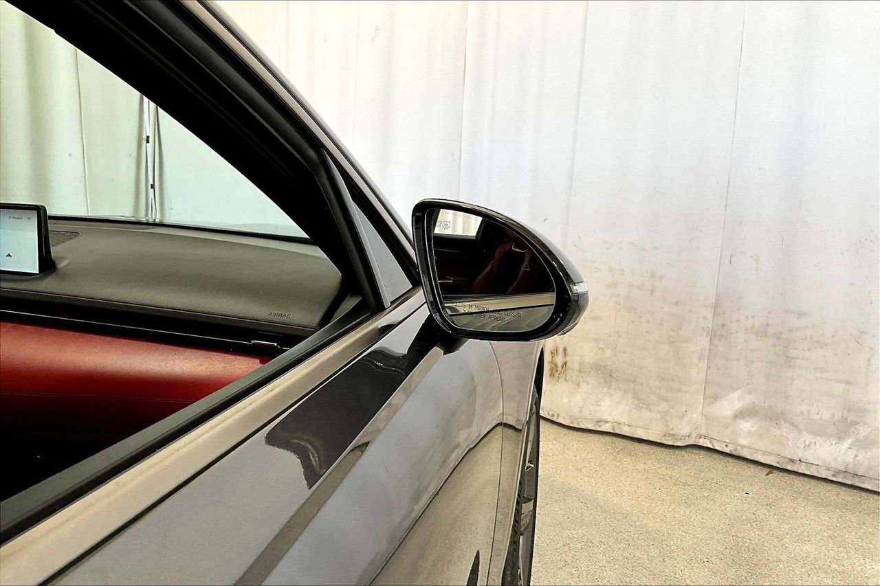 Used 2023 Genesis GV70 2.5T w/ Sport Prestige Package image 11