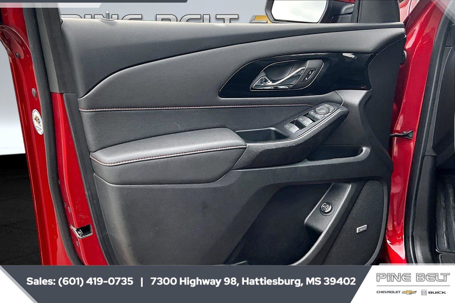 Used 2023 Chevrolet Traverse RS FWD image 17
