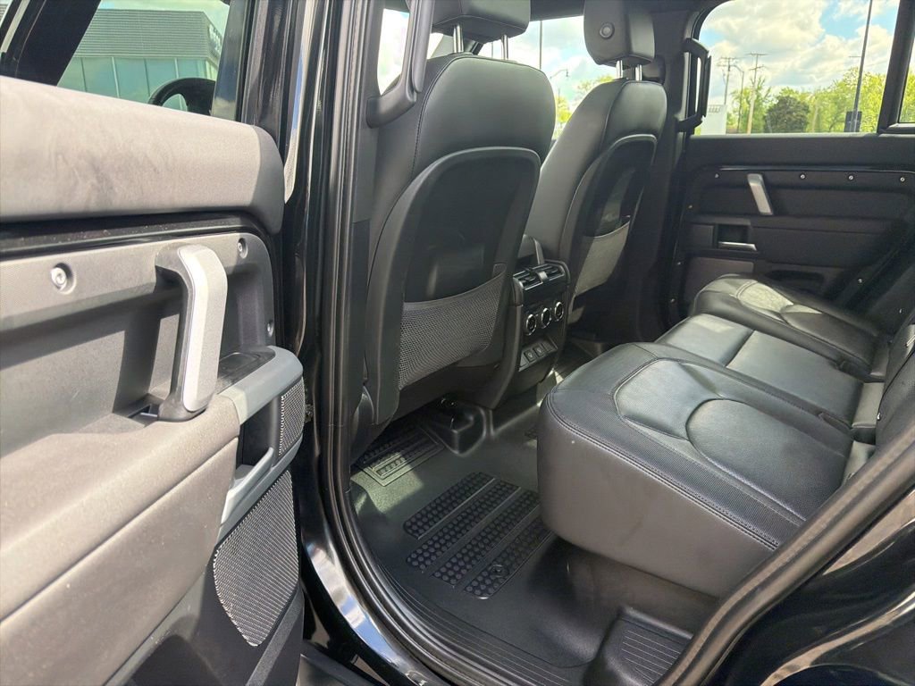 Used 2024 Land Rover Defender 110 X-Dynamic SE AWD/4WD image 8