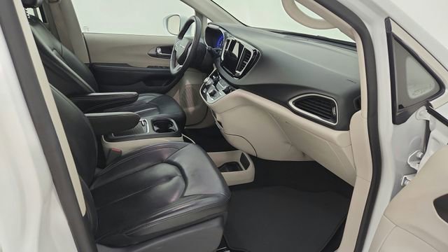 Used 2022 Chrysler Pacifica Touring-L image 30