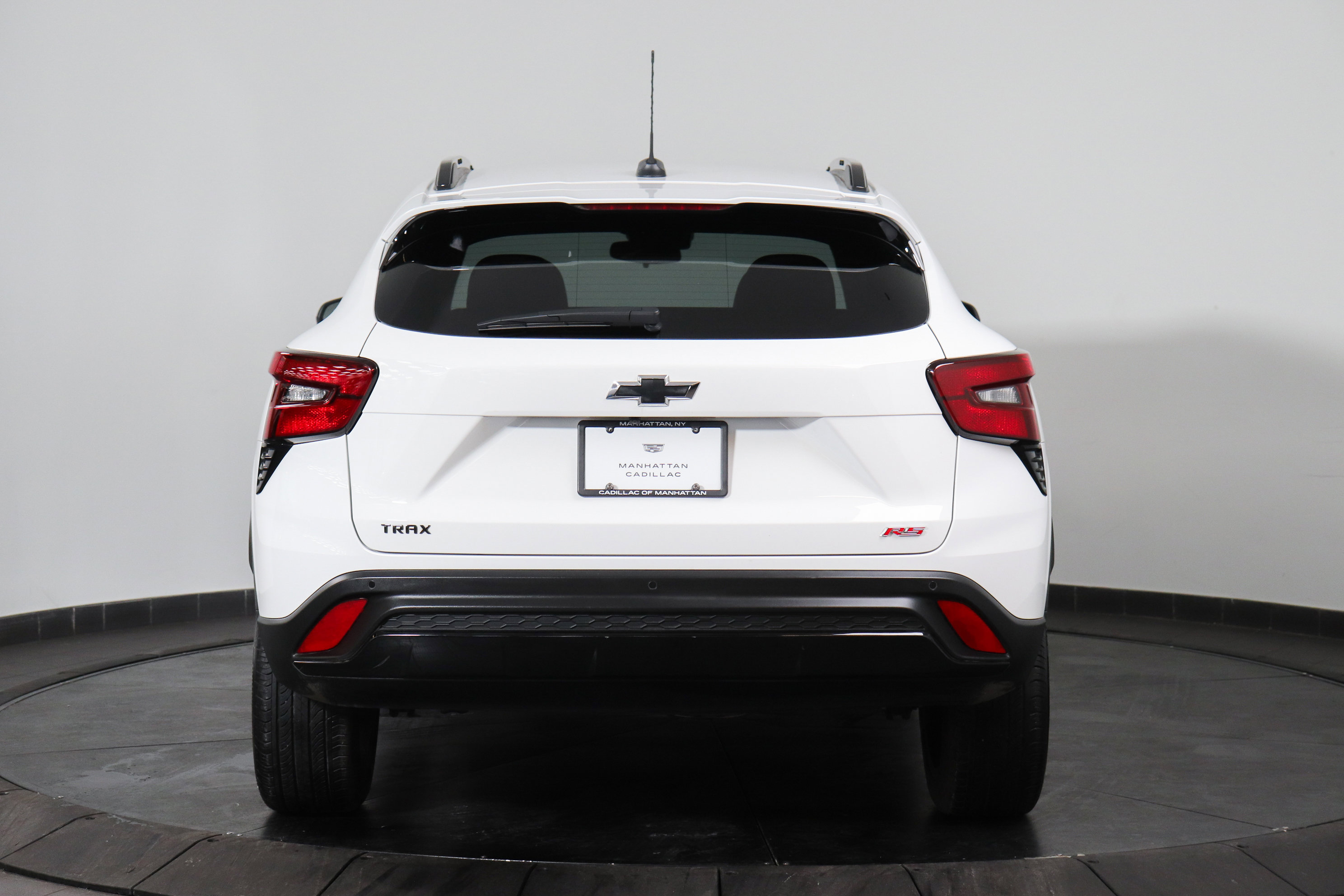 Used 2024 Chevrolet Trax RS w/ Sunroof Package image 4