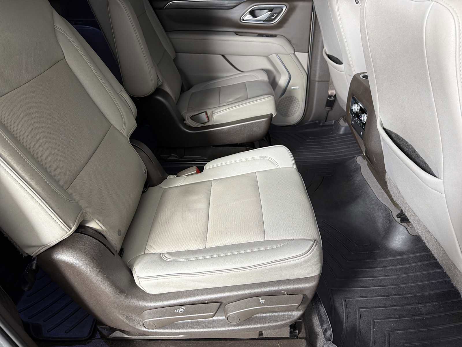 Used 2022 GMC Yukon XL SLT w/ SLT Luxury Package image 28