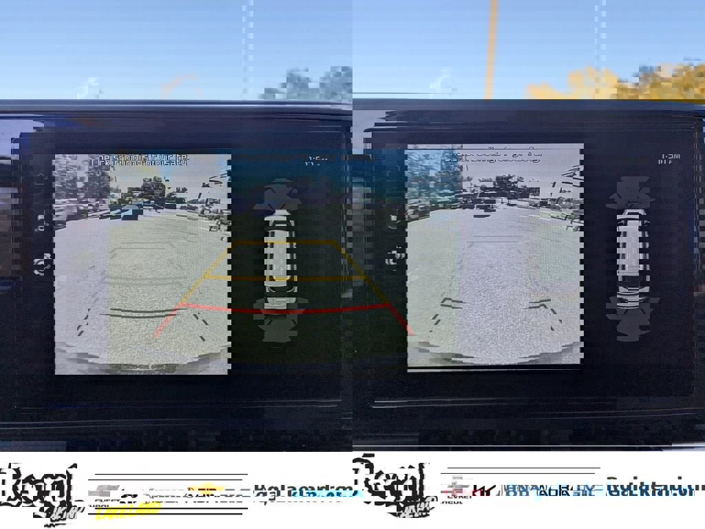 Used 2023 Kia Carnival EX image 22