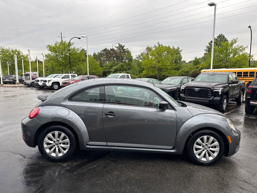 Used 2018 Volkswagen Beetle 2.0T S FWD image 7