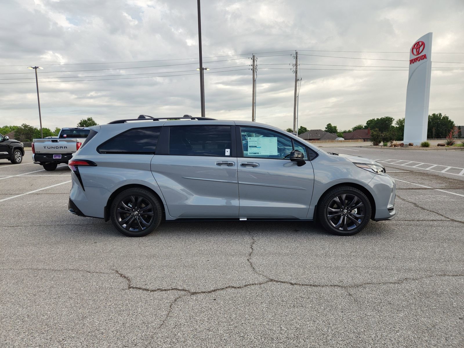 New 2026 Toyota Sienna XSE FWD image 7