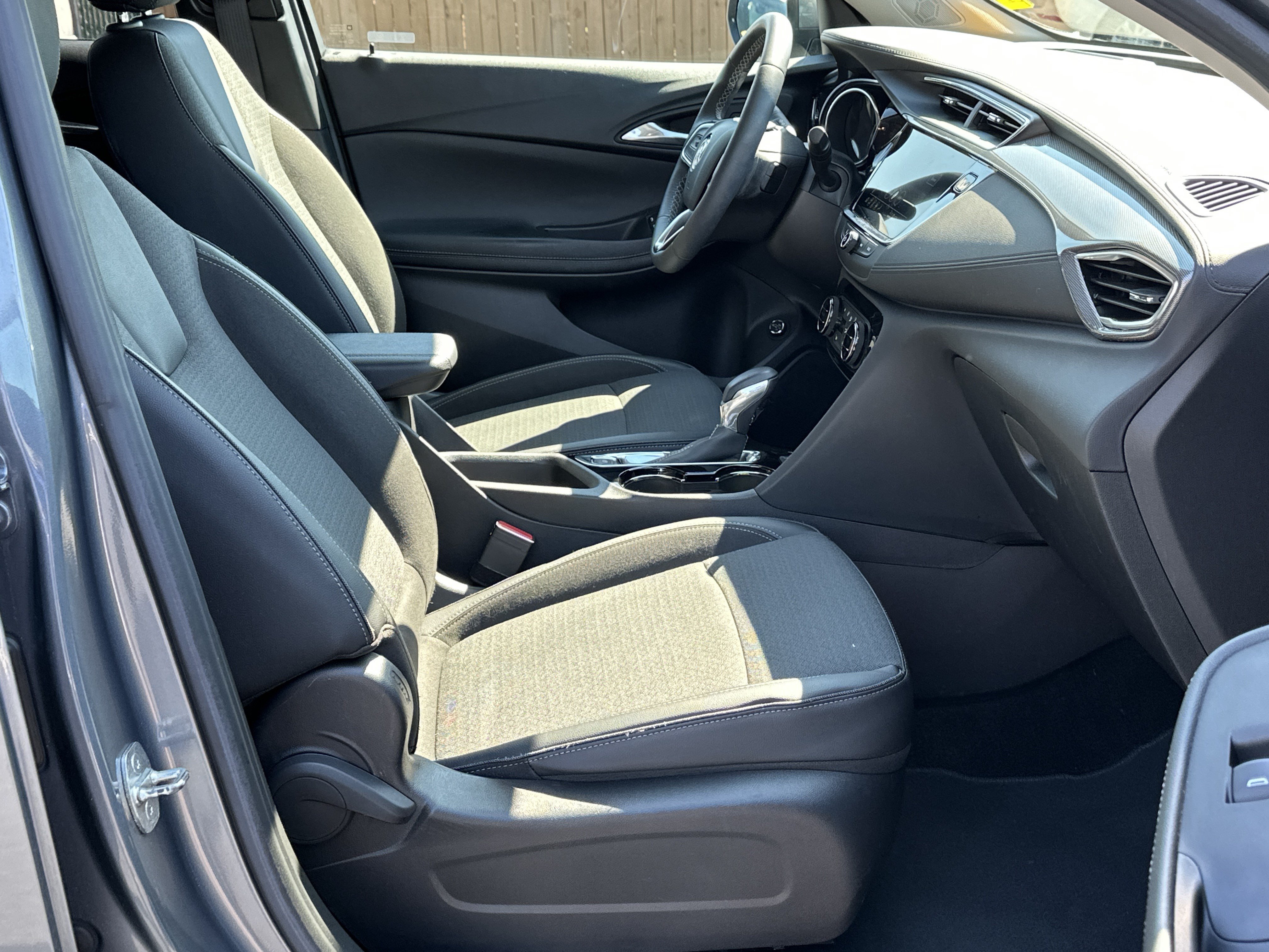Used 2022 Buick Encore GX Select w/ Sport Touring Package FWD image 12