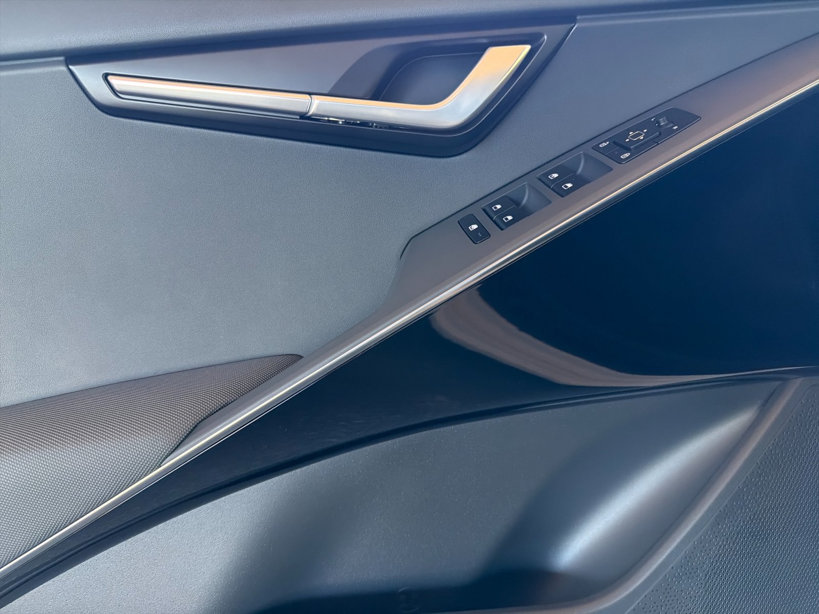 New 2026 Kia Niro EX FWD image 11