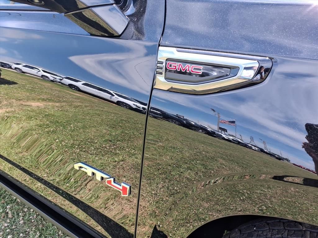 New 2026 GMC Yukon XL AT4 w/ AT4 Premium Plus Package AWD/4WD image 10