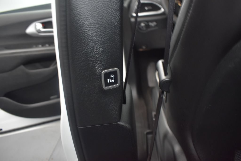 Used 2025 Chrysler Pacifica Limited FWD image 29