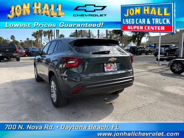 Used 2025 Chevrolet Trax LS w/ Driver Confidence Package image 6