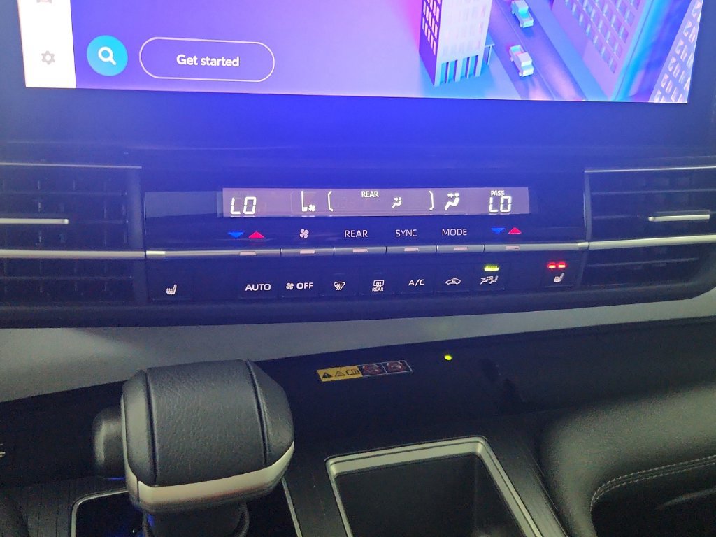 Used 2025 Toyota Sienna XLE FWD image 29
