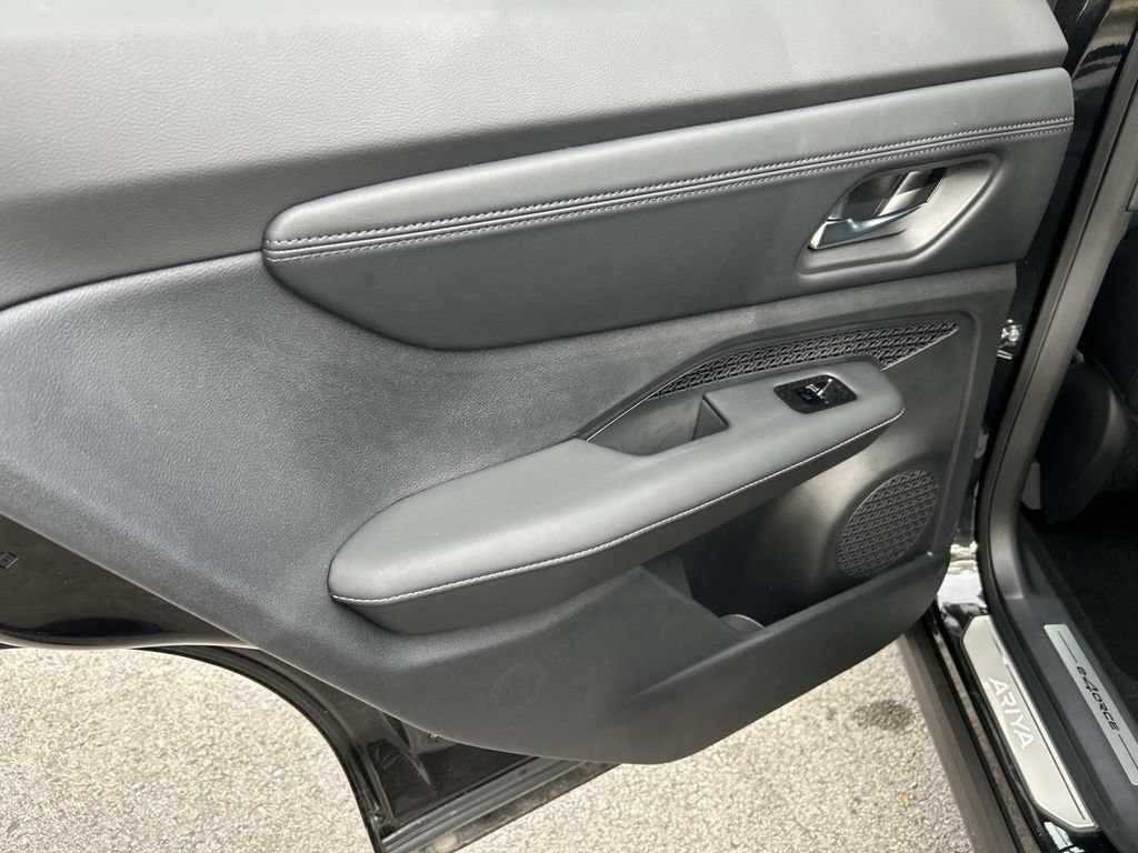 New 2025 Nissan Ariya AWD image 21