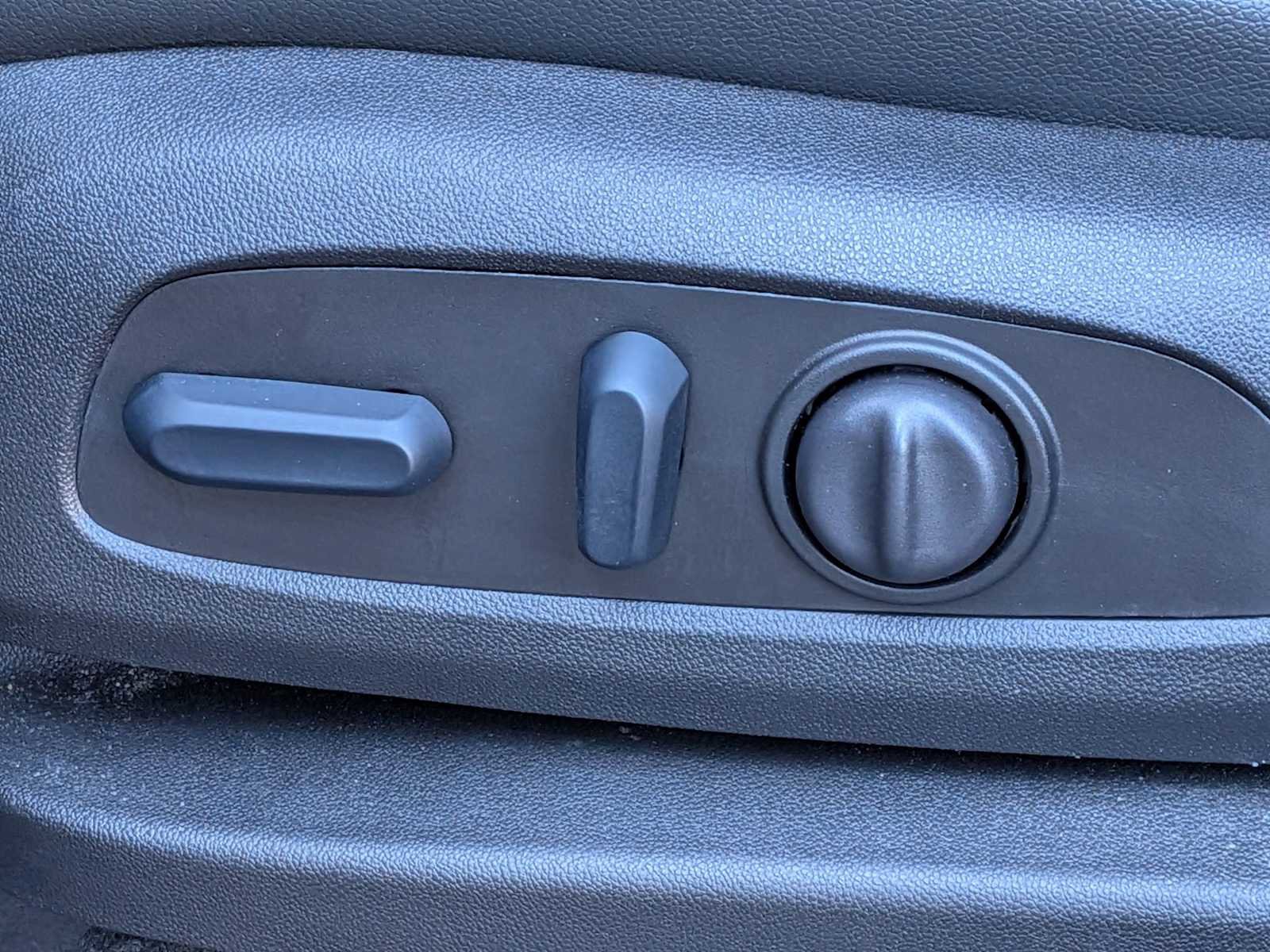 Used 2024 GMC Terrain SLT w/ Infotainment Package II image 16