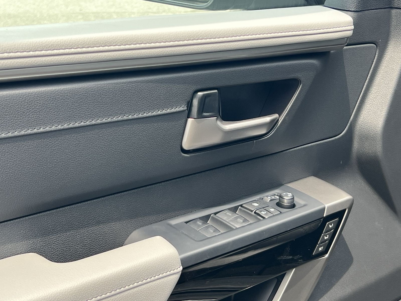 New 2026 Toyota Tundra Limited AWD/4WD image 10