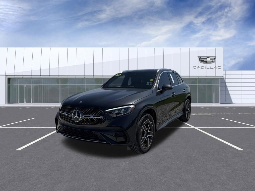 Used 2025 Mercedes-Benz GLC 300 4MATIC image 6