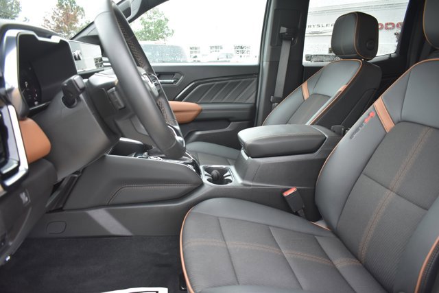 Used 2025 GMC Canyon AT4 image 15