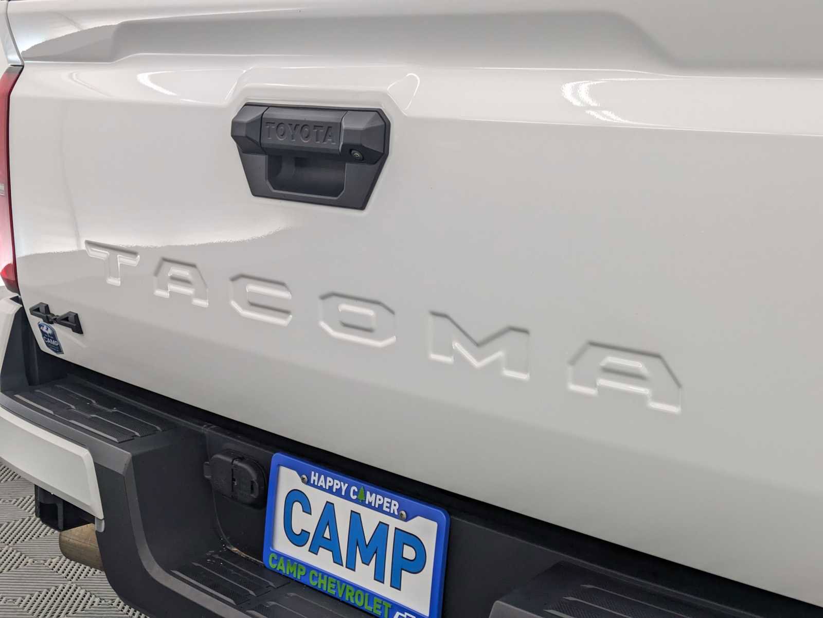 Used 2024 Toyota Tacoma SR5 AWD/4WD image 11
