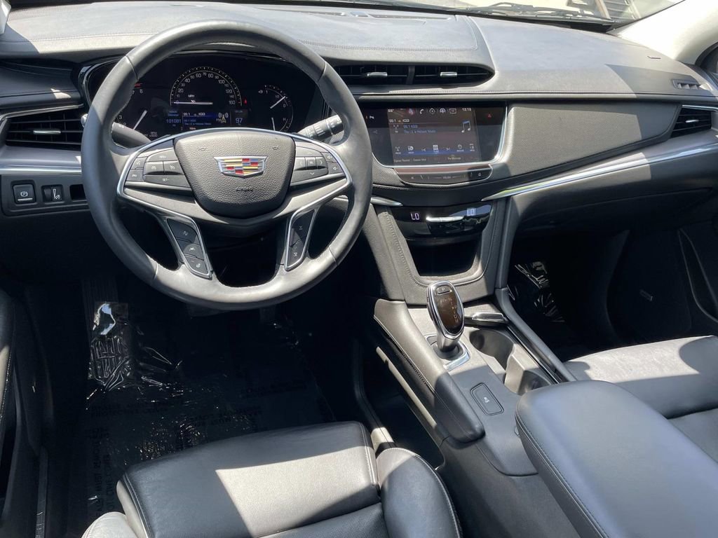 Used 2017 Cadillac XT5 Luxury w/ Driver Awareness Package FWD image 6