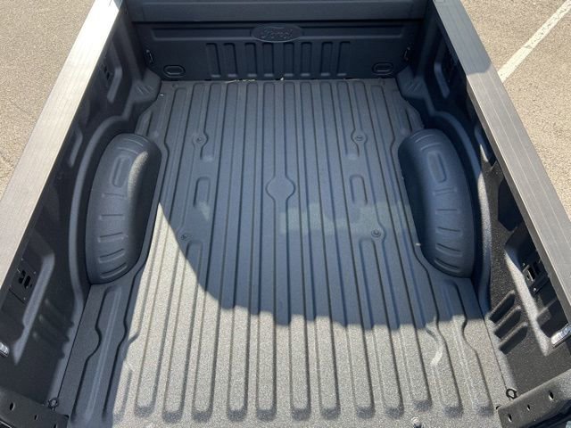 Used 2025 Ford F350 Lariat w/ Black Appearance Package image 30