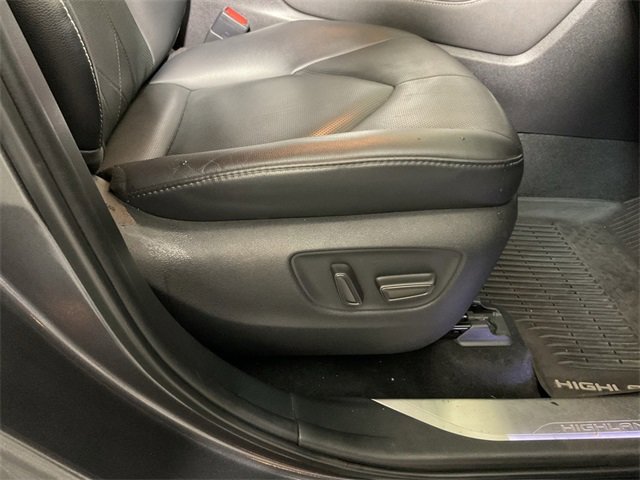 Used 2020 Toyota Highlander Platinum image 36