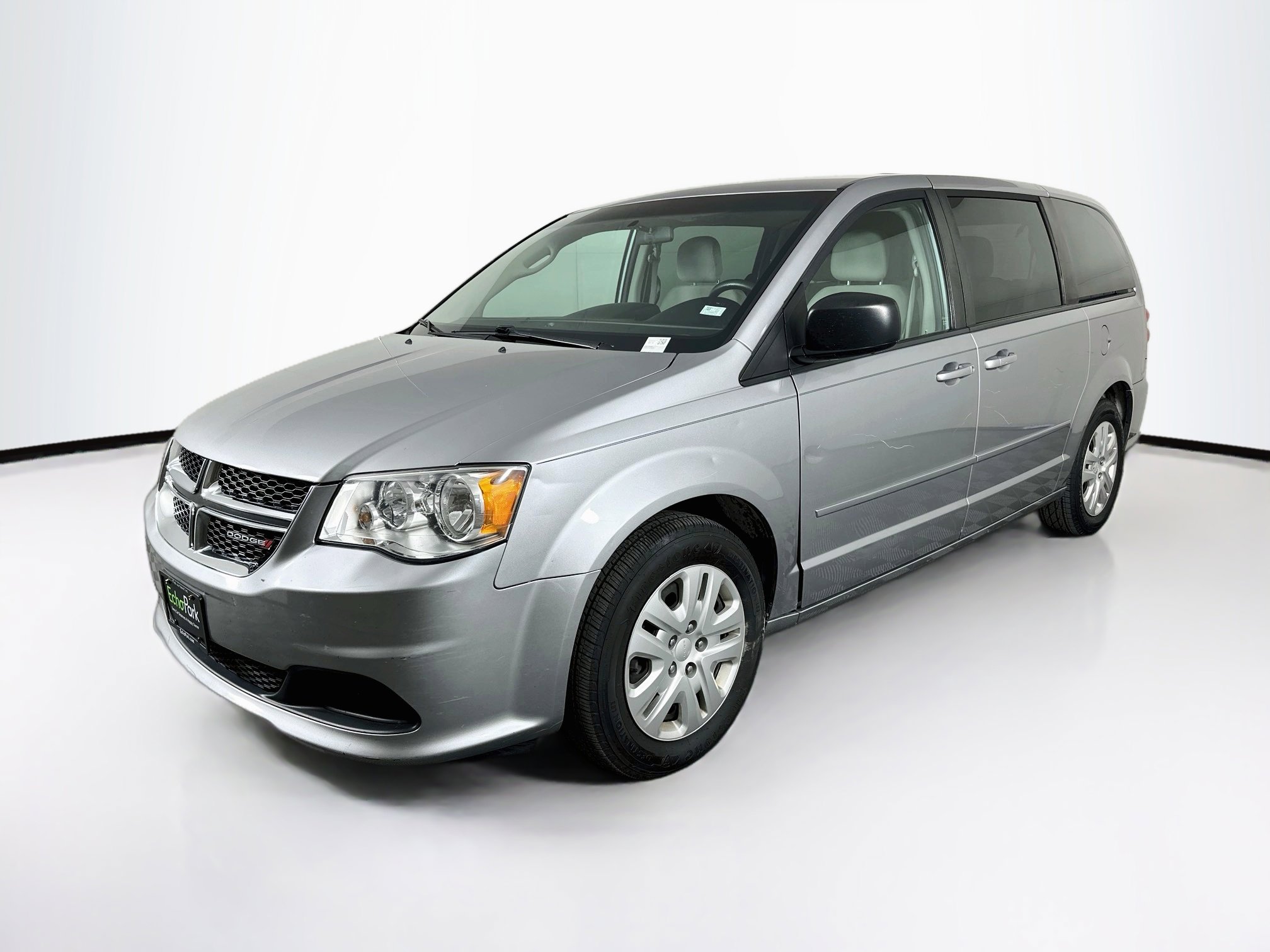 Used 2016 Dodge Grand Caravan SE w/ Quick Order Package 29E SE FWD image 3