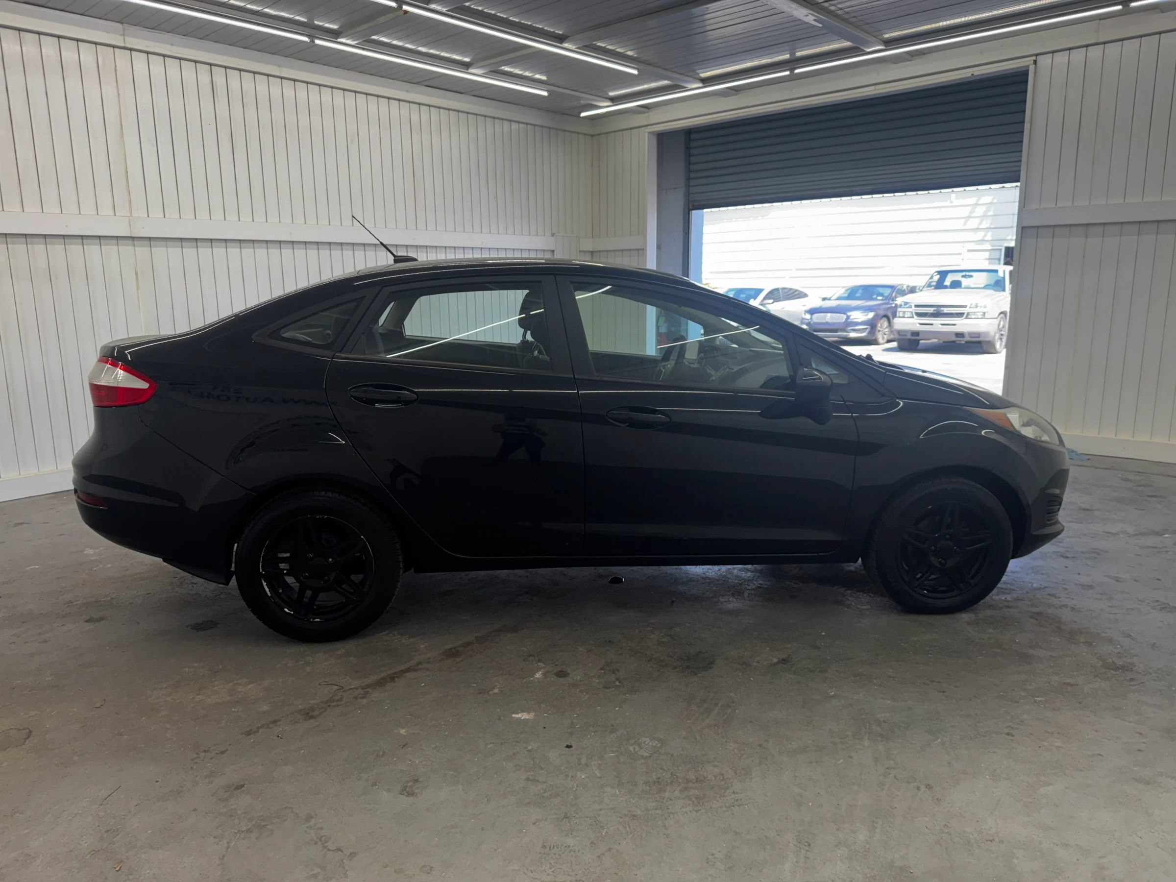 Used 2019 Ford Fiesta SE FWD image 4