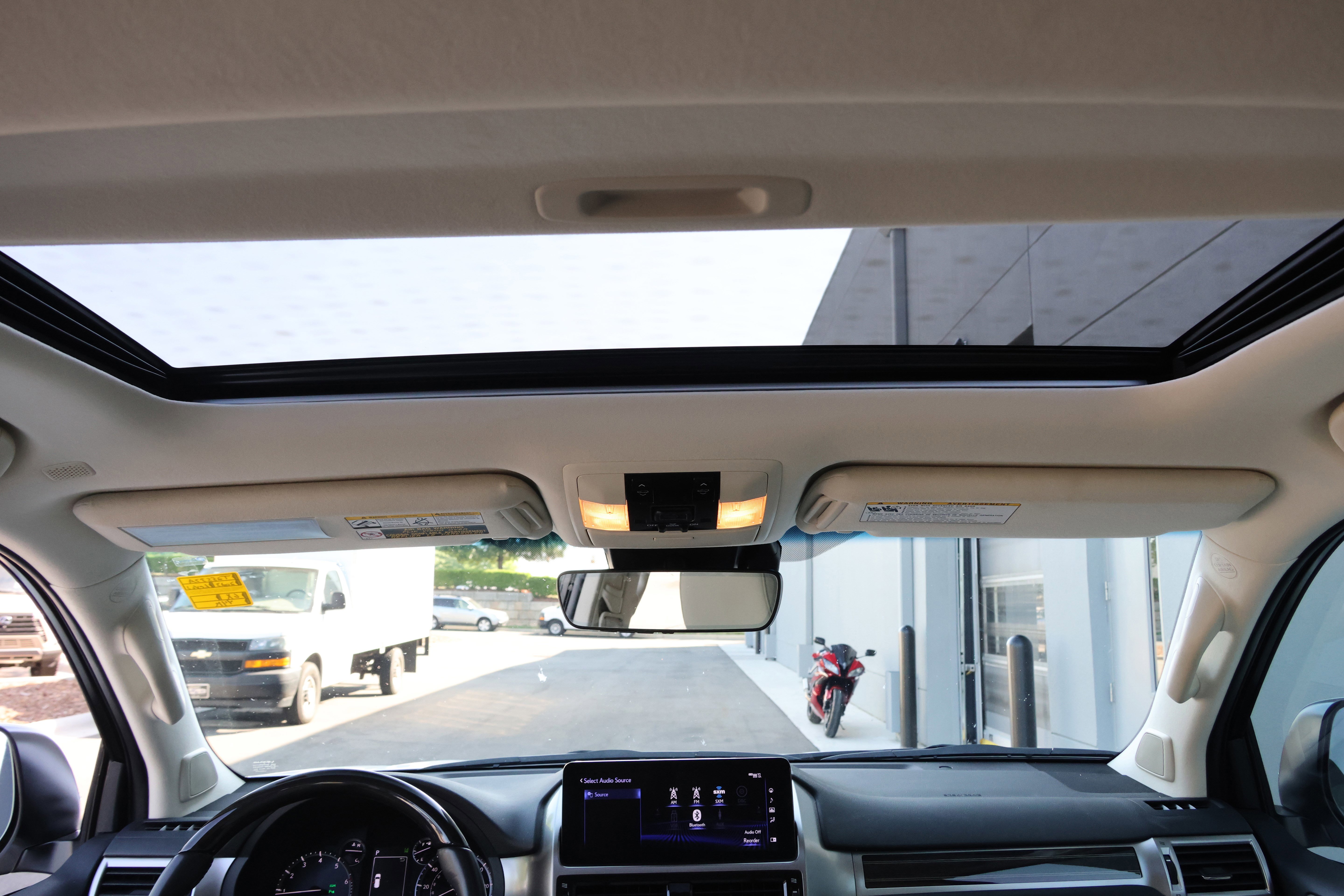 Used 2023 Lexus GX 460 Premium w/ Accessory Package AWD/4WD image 32