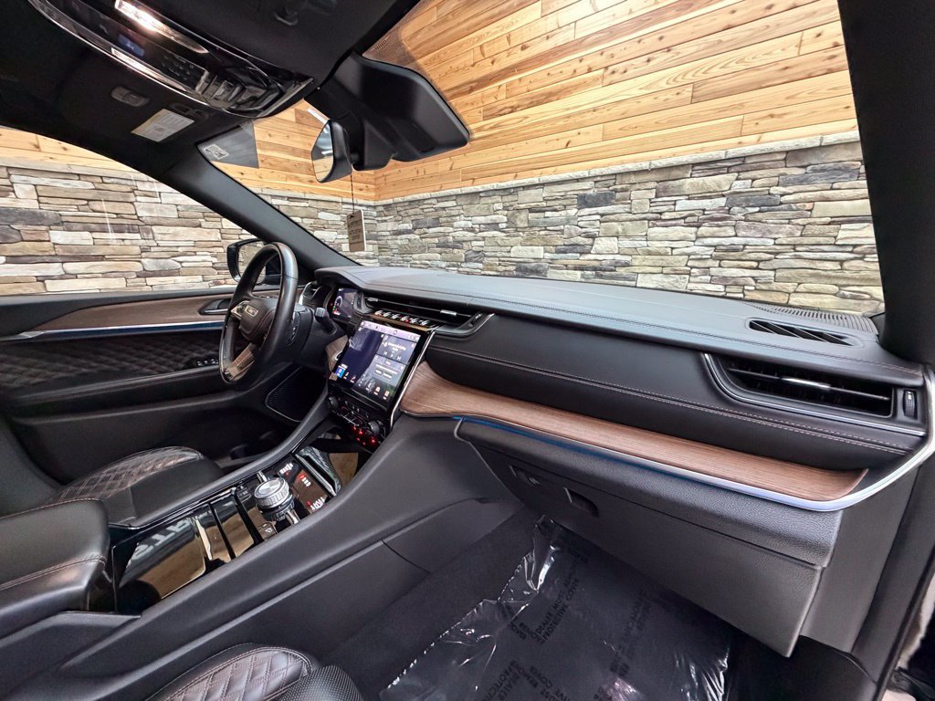 Used 2022 Jeep Grand Cherokee Summit AWD/4WD image 10