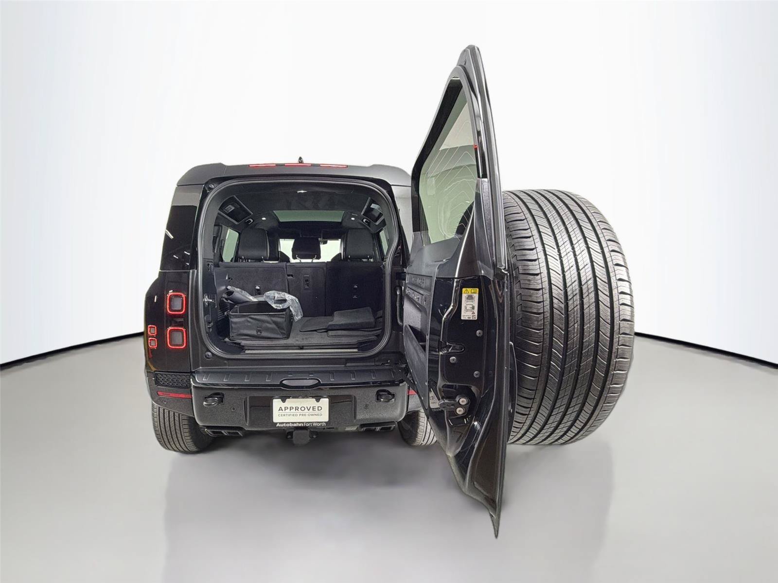 Certified 2026 Land Rover Defender 110 OCTA AWD/4WD image 26
