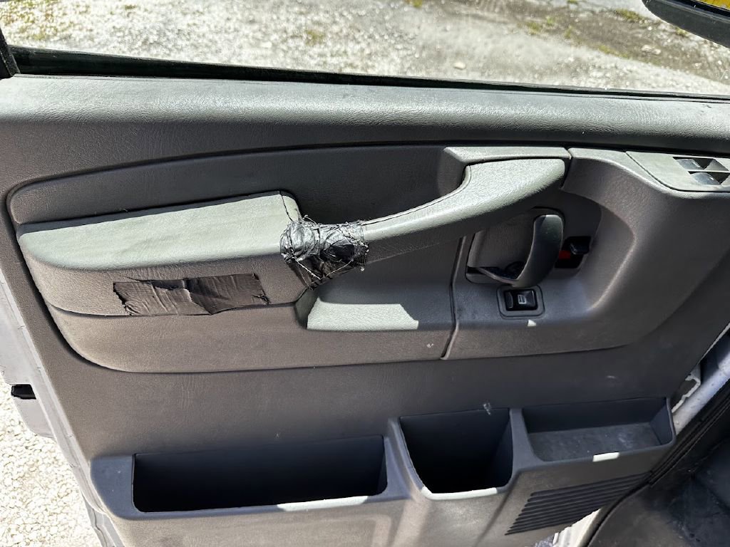 Used 2015 Chevrolet Express 2500 image 7