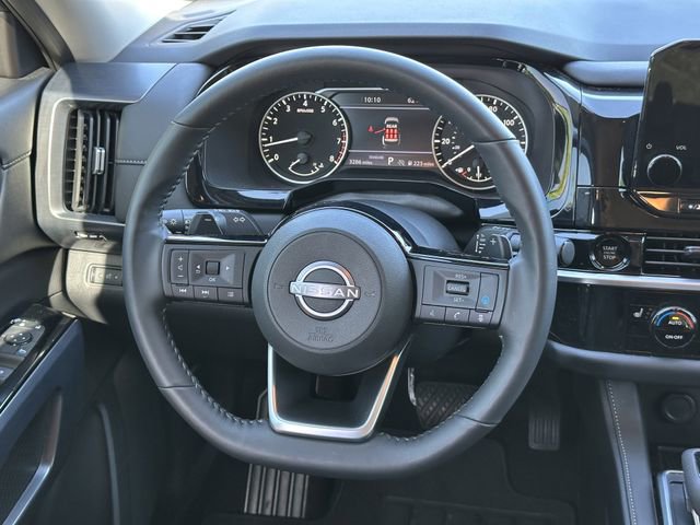 Certified 2025 Nissan Pathfinder SL w/ Black Appearance Package image 25