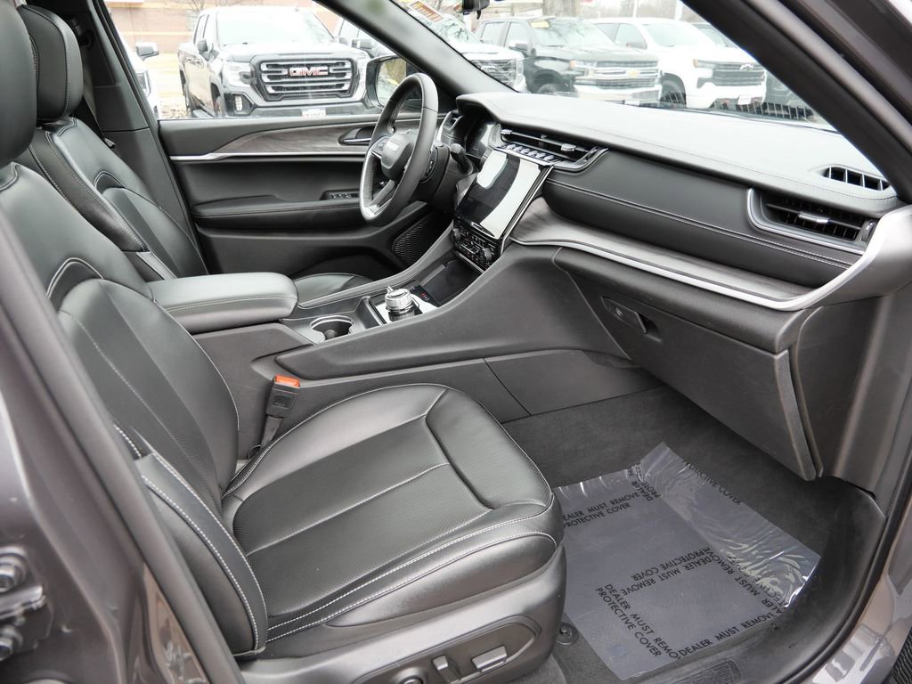 Used 2024 Jeep Grand Cherokee L Limited w/ Luxury Tech Group II image 14