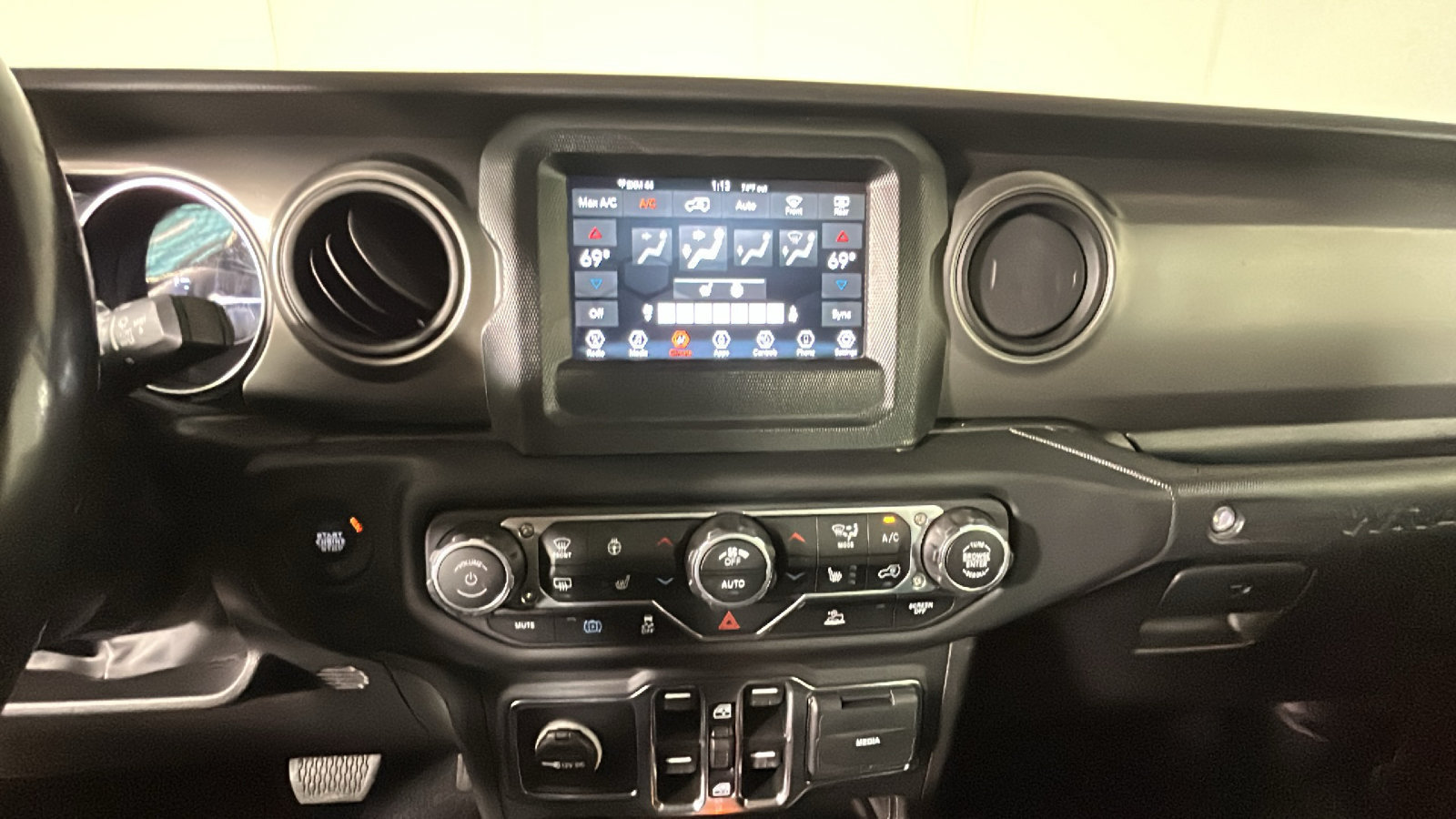 Used 2023 Jeep Wrangler Unlimited w/ Cold Weather Group AWD/4WD image 27