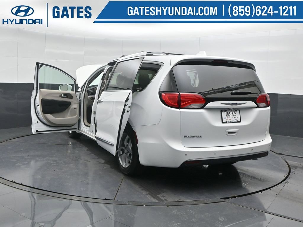 Used 2017 Chrysler Pacifica Touring-L Plus image 86