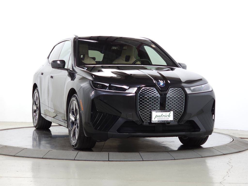 Used 2023 BMW iX xDrive50 w/ Premium Package AWD/4WD video 1