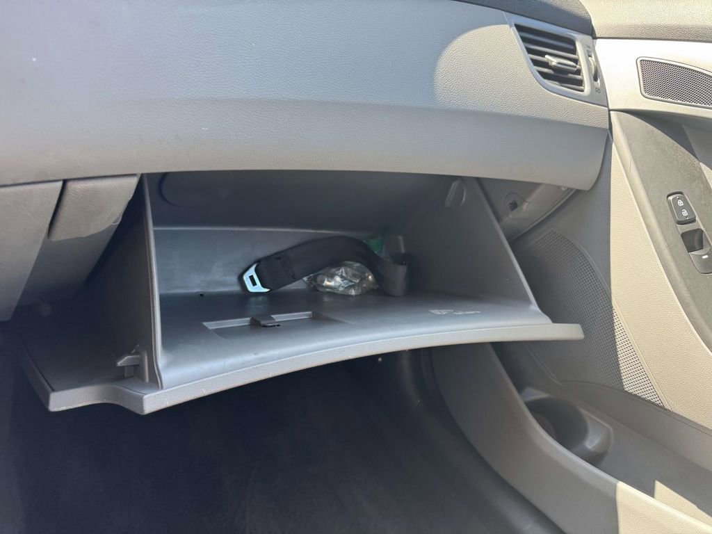 Used 2015 Hyundai Elantra SE w/ Option Group 02 FWD image 29