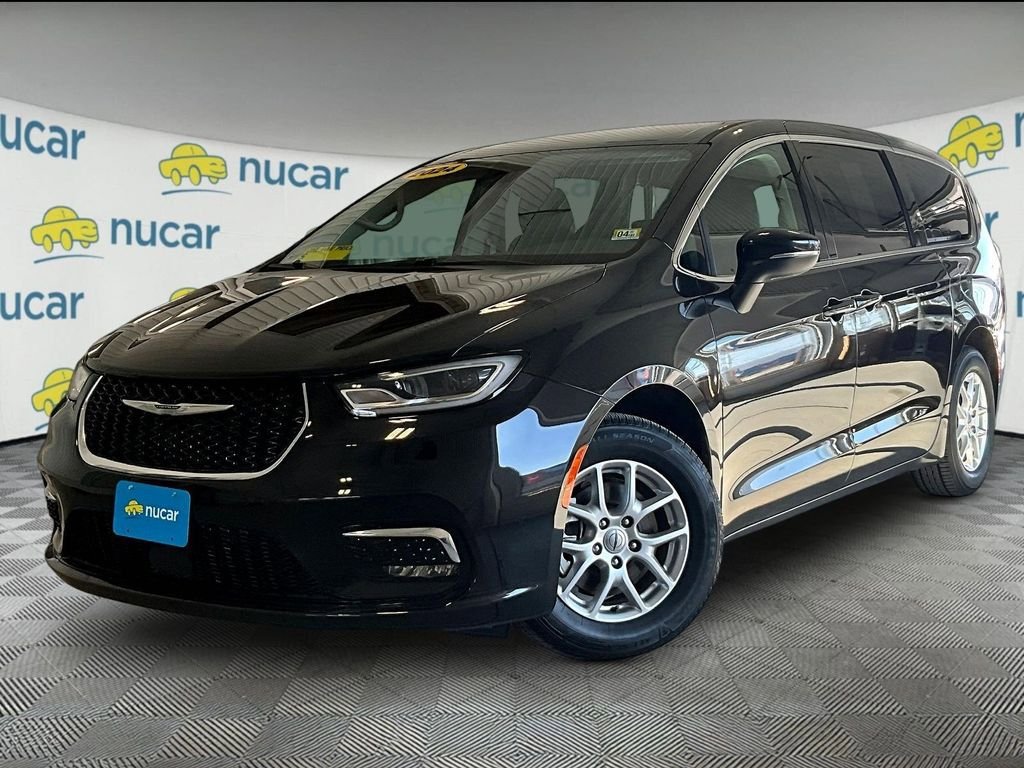 Used 2023 Chrysler Pacifica Touring-L FWD image 3