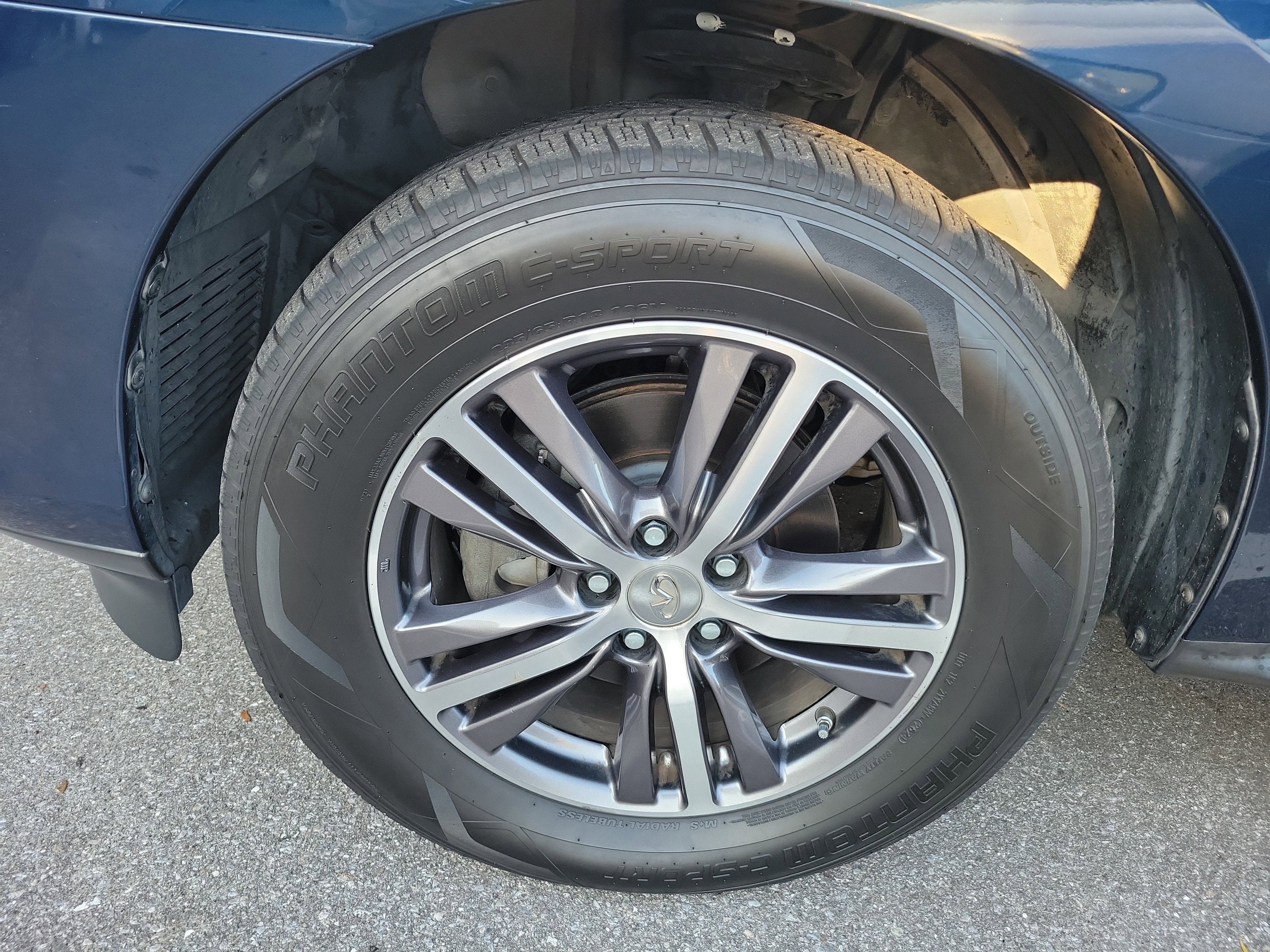 Used 2017 INFINITI QX60 Luxe w/ Premium Plus Package image 5