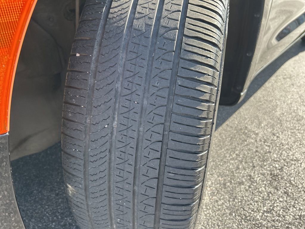 Used 2024 Chrysler Pacifica Touring-L w/ Uconnect Theater Family Group image 37