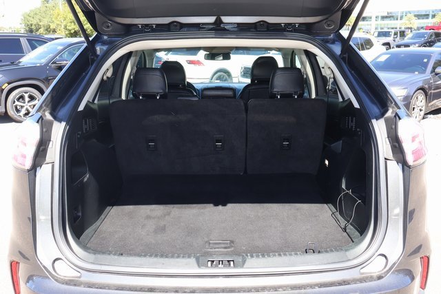 Used 2019 Ford Edge SE image 16